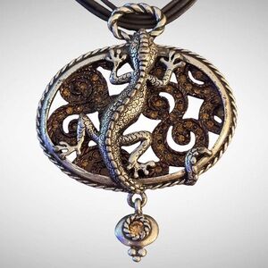 🌸VTG Chico’s Silver Tone Lizard Pendant Necklace